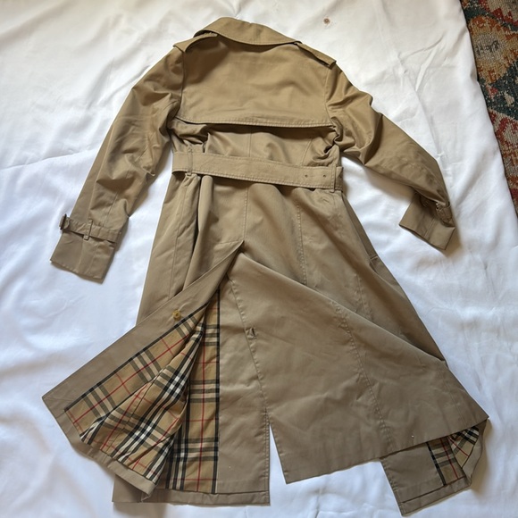 Beautiful Burberry Women’s size small 6 Trench Coat Authentic - Picture 8 of 11